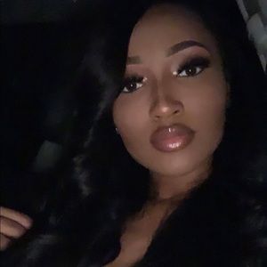 Meet your Posher, Dominique